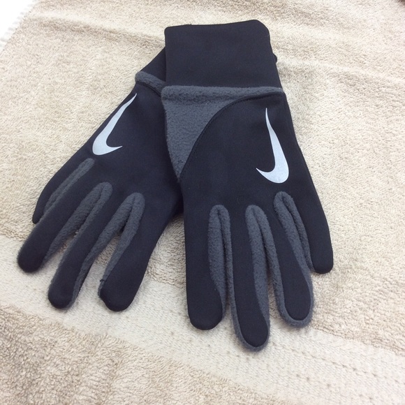 nike women's winter gloves